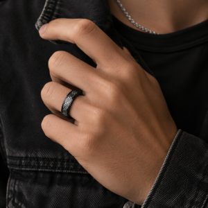 Bague noire motif celtique en acier inoxydable – Tailles 63 et 66