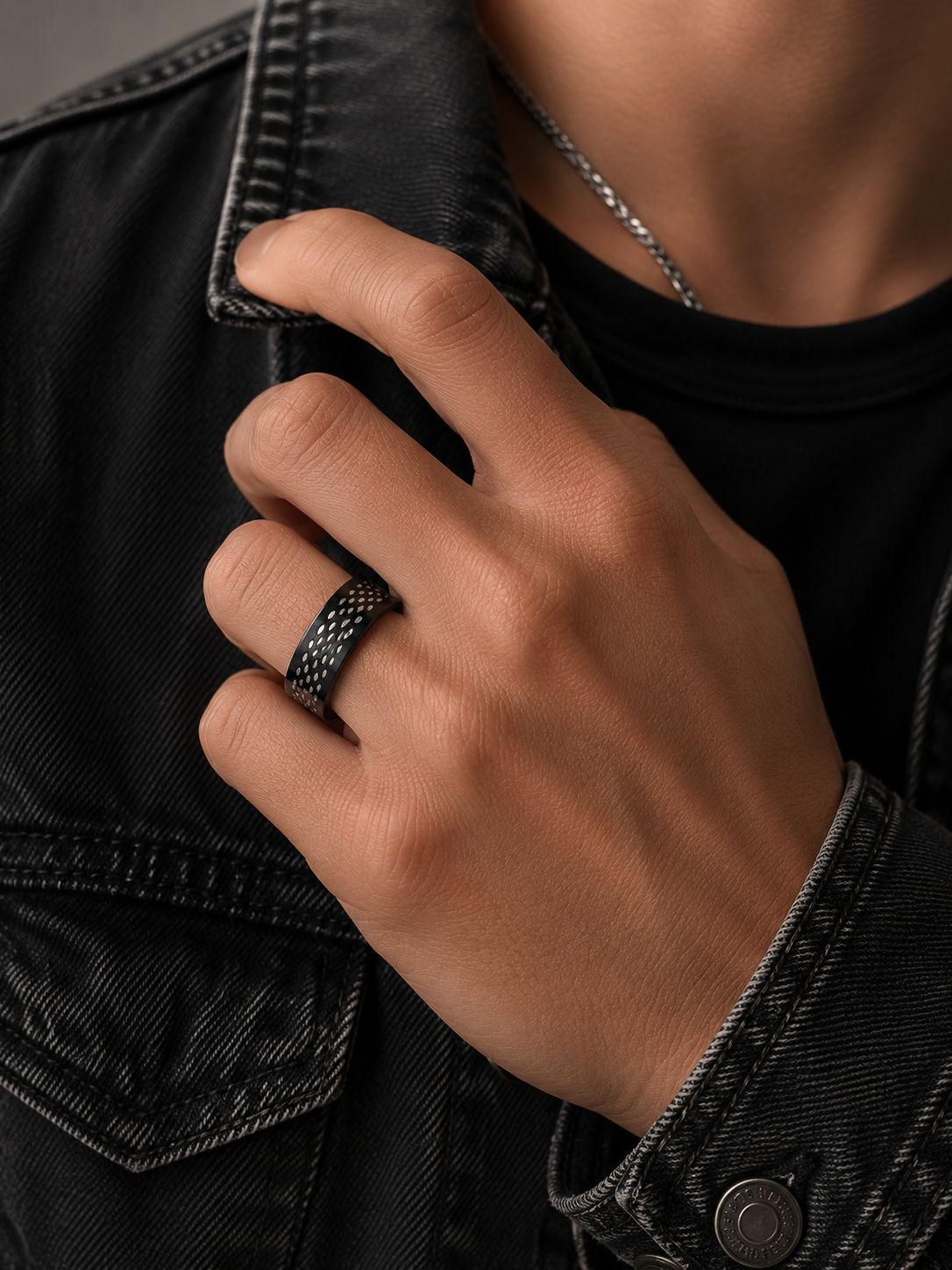 Bague noire à motifs ovales en acier inoxydable – Taille 57