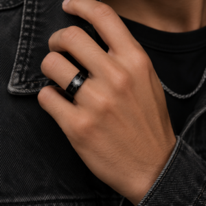 Bague noire motif toile d’araignée en acier inoxydable – Taille 66