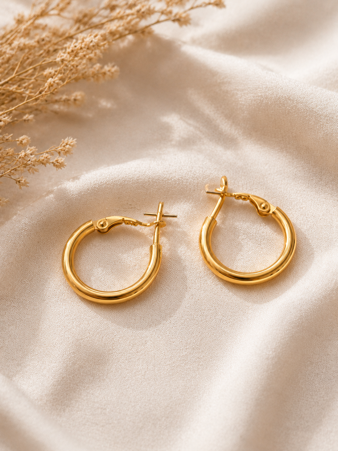 Boucles d’oreilles créoles dorées en acier inoxydable – Image 2