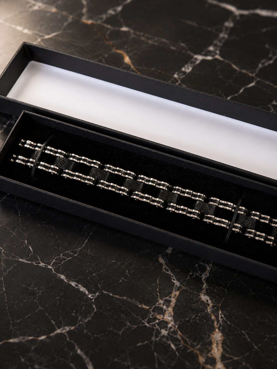 Bracelet Noir & Argent à Maillons – Style Moderne – Image 3